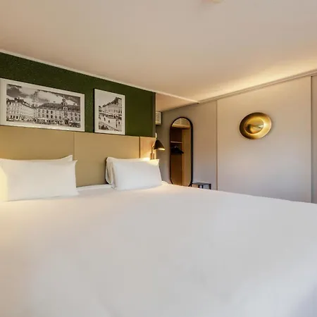 Campanile Est Le Millenaire 3*